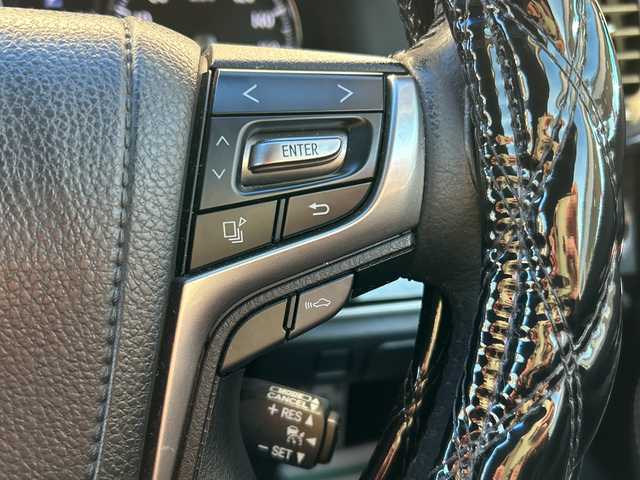 トヨタ クラウン ハイブリッド アスリートG 埼玉県 2016(平28)年 9.8万km 黒 ドラレコ　/バックカメラ　/純正メーカーナビ(CD/DVD/FM/AM/Bluetooth/VTR/AUX/USB/SD)　/ETC/ステアリングスイッチ　/プッシュスタート　/クルコン追　/TRC　/オートライト　/オートハイビーム　/電格ミラー　/パワーシート・シートヒーター・エアシート(D/N)　/イモビライザー　/パーキングセンサー　/BSM/ステアリングヒーター/PCS/LEDライト/ISOFIX/純正フロア/後席・ハッチサンシェード