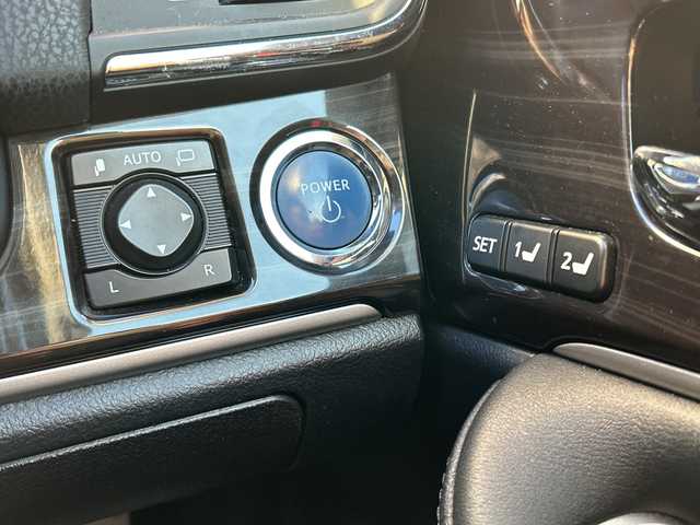 トヨタ クラウン ハイブリッド アスリートG 埼玉県 2016(平28)年 9.8万km 黒 ドラレコ　/バックカメラ　/純正メーカーナビ(CD/DVD/FM/AM/Bluetooth/VTR/AUX/USB/SD)　/ETC/ステアリングスイッチ　/プッシュスタート　/クルコン追　/TRC　/オートライト　/オートハイビーム　/電格ミラー　/パワーシート・シートヒーター・エアシート(D/N)　/イモビライザー　/パーキングセンサー　/BSM/ステアリングヒーター/PCS/LEDライト/ISOFIX/純正フロア/後席・ハッチサンシェード