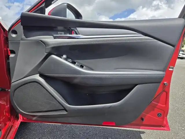 マツダ アテンザ ワゴン XD プロアクティブ 鹿児島県 2019(平31)年 7.6万km ソウルレッドクリスタルM ３６０°ビューモニター　/ビルトインＥＴＣ　/レーダークルーズコントロール　/本革巻きステアリング　/ＭＴモード付きＡＴ　/パドルシフト　/ヘッドアップディスプレイ　/ルーフレール　/前後コーナーセンサー/車線逸脱警報システム/アドバンストスマートシティブレーキサポート/ＡＴ誤発進抑制制御/ブラインドスポットモニタリング/リアクロストラフィックアラート/純正SDナビ/Bluetoothオーディオ/純正アルミホイール(19インチ)/フルセグテレビ/横滑り防止装置/プッシュスタート/スマートキー