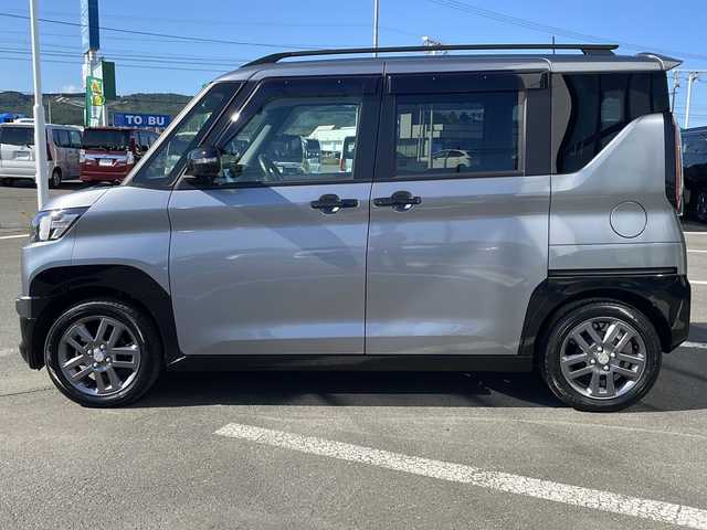 三菱 デリカミニ T プレミアム 道東・釧路十勝 2024(令6)年 2.4万km グレーＭⅡ ・４WD/・純正7インチSDメモリナビ/（CD・DVD・BT・AM・FM・フルセグ）/・マルチアラウンドビューモニター/・両側パワースライドドア/・アイドリングストップ/・本革ステアリング/・e-Assist/・MI-PILOT/・パドルシフト/・ステアリングヒーター/・ハーフレザーシート/・前席シートヒーター/・純正15インチアルミホイール/・LEDヘッドライト/・ルーフレール/・スマートキー/・ETC/・社外ドライブレコーダー/・社外フロアマット/・ドアバイザー/・保証書/・取扱説明書