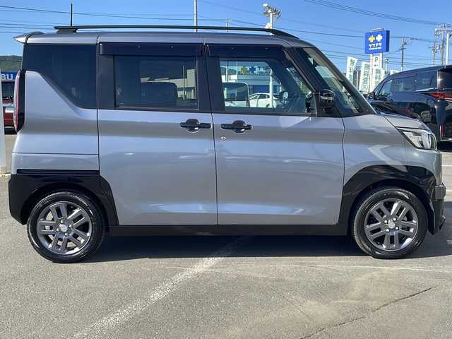 三菱 デリカミニ T プレミアム 道東・釧路十勝 2024(令6)年 2.4万km グレーＭⅡ ・４WD/・純正7インチSDメモリナビ/（CD・DVD・BT・AM・FM・フルセグ）/・マルチアラウンドビューモニター/・両側パワースライドドア/・アイドリングストップ/・本革ステアリング/・e-Assist/・MI-PILOT/・パドルシフト/・ステアリングヒーター/・ハーフレザーシート/・前席シートヒーター/・純正15インチアルミホイール/・LEDヘッドライト/・ルーフレール/・スマートキー/・ETC/・社外ドライブレコーダー/・社外フロアマット/・ドアバイザー/・保証書/・取扱説明書