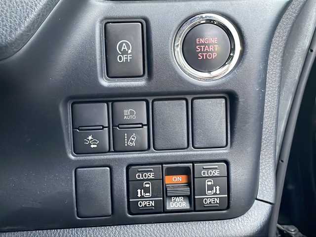 トヨタ ヴォクシー ZS 煌Ⅱ 沖縄県 2019(平31)年 7.8万km ブラック 社外９インチナビ・TV・Bluetooth・CD・DVD/両側パワースライドドア/バックカメラ/ETC/衝突軽減システム/オートライト/レーンキープアシスト/コーナーセンサー/電動格納ミラー/ステアリングスイッチ/革巻きステアリング/リアロールサンシェード/LEDヘッドライト