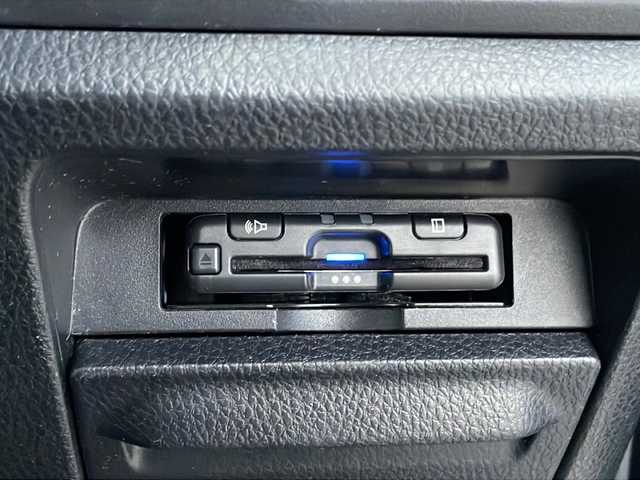 トヨタ ヴォクシー ZS 煌Ⅱ 沖縄県 2019(平31)年 7.8万km ブラック 社外９インチナビ・TV・Bluetooth・CD・DVD/両側パワースライドドア/バックカメラ/ETC/衝突軽減システム/オートライト/レーンキープアシスト/コーナーセンサー/電動格納ミラー/ステアリングスイッチ/革巻きステアリング/リアロールサンシェード/LEDヘッドライト