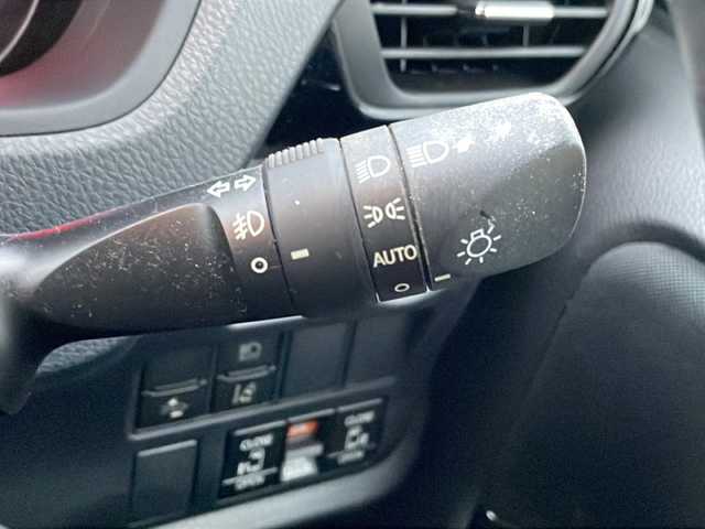 トヨタ ヴォクシー ZS 煌Ⅱ 沖縄県 2019(平31)年 7.8万km ブラック 社外９インチナビ・TV・Bluetooth・CD・DVD/両側パワースライドドア/バックカメラ/ETC/衝突軽減システム/オートライト/レーンキープアシスト/コーナーセンサー/電動格納ミラー/ステアリングスイッチ/革巻きステアリング/リアロールサンシェード/LEDヘッドライト