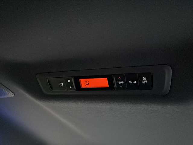 トヨタ ヴォクシー ZS 煌Ⅱ 沖縄県 2019(平31)年 7.8万km ブラック 社外９インチナビ・TV・Bluetooth・CD・DVD/両側パワースライドドア/バックカメラ/ETC/衝突軽減システム/オートライト/レーンキープアシスト/コーナーセンサー/電動格納ミラー/ステアリングスイッチ/革巻きステアリング/リアロールサンシェード/LEDヘッドライト