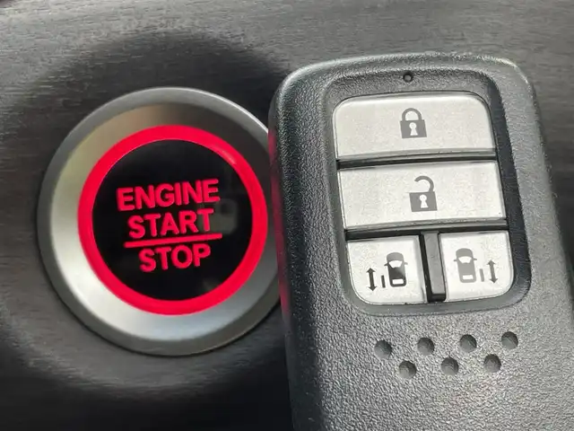 ホンダ フリード G ホンダセンシング 茨城県 2020(令2)年 7.7万km クリスタルブラックパール 純正ナビ/Bluetooth/フルセグ/radio/CD/DVD/バックカメラ/Honda SENSING/モデューロエアロ/レーダークルーズコントロール/Sパッケージ/・コンビシート/・本革巻ステアリングホイール/前後ドラレコ/前席シートヒーター/両側パワースライドドア/レーンキープアシスト/LEDヘッドライト/オートライト