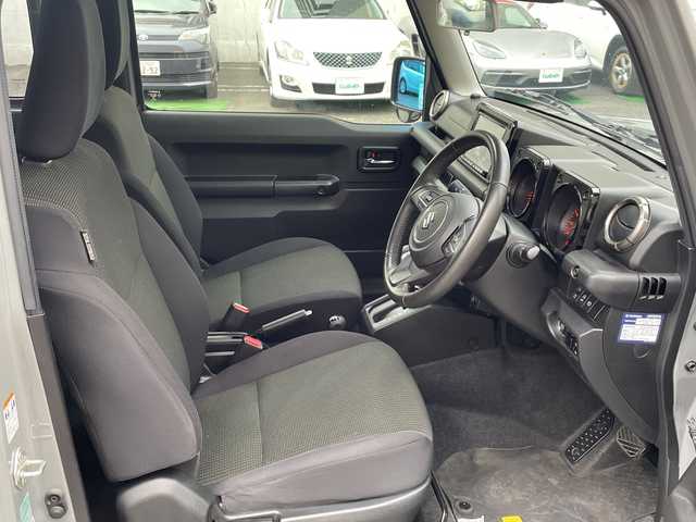 スズキ ジムニー シエラ JC 埼玉県 2023(令5)年 3.6万km ミディアムグレー 登録時35/161Km/ワンオーナー/フレックス4WD/純正メモリナビ(CN-HZ885)/フルセグ/CD/DVD/BT/SD/クルーズコントロール/バックカメラ/コーナーセンサー/レーンキープアシスト/ヒルディセントコントロール/衝突軽減システム/ドライブレコーダー(CA-DRZ3DXB)/シートヒーター/純正15インチアルミ/LEDヘッドライト/オートライト/電動格納ミラー/ウィンカーミラー/革巻きハンドル/ステアリングリモコン/ビルトインETC2.0/背面タイヤ/純正ラバーフロアマット/スマートキー/プッシュスタート/アイドリングストップ/保証書/取扱説明書/ナビ取扱説明書