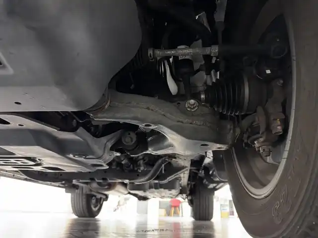 トヨタ ランドクルーザー プラド TX Lパッケージ 三重県 2019(平31)年 3.8万km ホワイトパールクリスタルシャイン ガソリン/パートタイム4WD/MTモード付フロア6AT/【OP】純正 8インチナビ /（AM/FM/CD/DVD/Blu-ray/SDREC/SD/USB/Bluetooth/AUX/TV）/バックカメラ/ドライブレコーダー 前方/ビルトイン ETC2.0/Toyota Safety Sense/・プリクラッシュセーフティ［PCS］/・レーンディパーチャーアラート［LDA］/・レーダークルコン/・オートハイビーム［AHB］/・【OP】クリアランスソナー＆バックソナー/・トラクションコントロールシステム/装備/・【OP】電動ムーンルーフ/・【OP】ルーフレール（ブラック）/・【OP】寒冷地仕様（補助ヒーター、リヤフォグ、ワイパーデアイサー、スターター&バッテリー容量UP、エアスパッツ、高濃度LLCなど）/・本革シート（ブラック）/・シートヒーター/ベンチレーション（D/N）/・パワーシート（D8way&ランバーサポート/N4way）/・オートライト/・LED ヘッドランプ＆フロントフォグランプ/・ヘッドライトウォッシャー/・ステアリングスイッチ/・雨滴感応式フロントワイパー/・【OP】純正19inAW/・プッシュスタート/・スマートキーx1/など