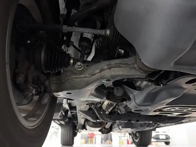 トヨタ ランドクルーザー プラド TX Lパッケージ 三重県 2019(平31)年 3.8万km ホワイトパールクリスタルシャイン ガソリン/パートタイム4WD/MTモード付フロア6AT/【OP】純正 8インチナビ /（AM/FM/CD/DVD/Blu-ray/SDREC/SD/USB/Bluetooth/AUX/TV）/バックカメラ/ドライブレコーダー 前方/ビルトイン ETC2.0/Toyota Safety Sense/・プリクラッシュセーフティ［PCS］/・レーンディパーチャーアラート［LDA］/・レーダークルコン/・オートハイビーム［AHB］/・【OP】クリアランスソナー＆バックソナー/・トラクションコントロールシステム/装備/・【OP】電動ムーンルーフ/・【OP】ルーフレール（ブラック）/・【OP】寒冷地仕様（補助ヒーター、リヤフォグ、ワイパーデアイサー、スターター&バッテリー容量UP、エアスパッツ、高濃度LLCなど）/・本革シート（ブラック）/・シートヒーター/ベンチレーション（D/N）/・パワーシート（D8way&ランバーサポート/N4way）/・オートライト/・LED ヘッドランプ＆フロントフォグランプ/・ヘッドライトウォッシャー/・ステアリングスイッチ/・雨滴感応式フロントワイパー/・【OP】純正19inAW/・プッシュスタート/・スマートキーx1/など