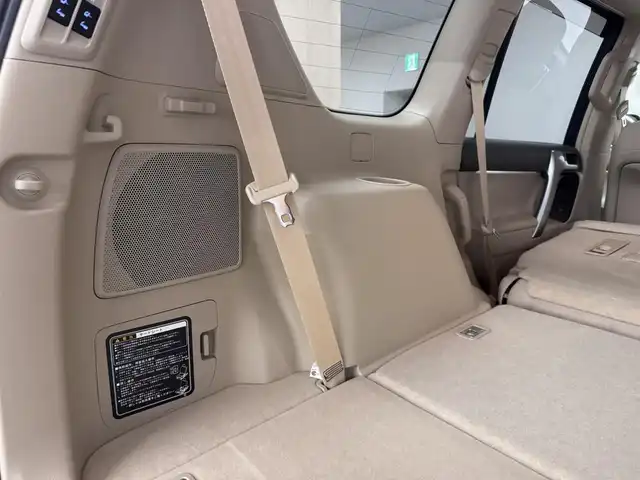 トヨタ ランドクルーザー プラド TX Lパッケージ 三重県 2019(平31)年 3.8万km ホワイトパールクリスタルシャイン ガソリン/パートタイム4WD/MTモード付フロア6AT/【OP】純正 8インチナビ /（AM/FM/CD/DVD/Blu-ray/SDREC/SD/USB/Bluetooth/AUX/TV）/バックカメラ/ドライブレコーダー 前方/ビルトイン ETC2.0/Toyota Safety Sense/・プリクラッシュセーフティ［PCS］/・レーンディパーチャーアラート［LDA］/・レーダークルコン/・オートハイビーム［AHB］/・【OP】クリアランスソナー＆バックソナー/・トラクションコントロールシステム/装備/・【OP】電動ムーンルーフ/・【OP】ルーフレール（ブラック）/・【OP】寒冷地仕様（補助ヒーター、リヤフォグ、ワイパーデアイサー、スターター&バッテリー容量UP、エアスパッツ、高濃度LLCなど）/・本革シート（ブラック）/・シートヒーター/ベンチレーション（D/N）/・パワーシート（D8way&ランバーサポート/N4way）/・オートライト/・LED ヘッドランプ＆フロントフォグランプ/・ヘッドライトウォッシャー/・ステアリングスイッチ/・雨滴感応式フロントワイパー/・【OP】純正19inAW/・プッシュスタート/・スマートキーx1/など