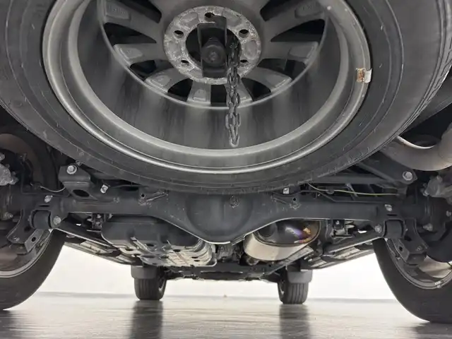 トヨタ ランドクルーザー プラド TX Lパッケージ 三重県 2019(平31)年 3.8万km ホワイトパールクリスタルシャイン ガソリン/パートタイム4WD/MTモード付フロア6AT/【OP】純正 8インチナビ /（AM/FM/CD/DVD/Blu-ray/SDREC/SD/USB/Bluetooth/AUX/TV）/バックカメラ/ドライブレコーダー 前方/ビルトイン ETC2.0/Toyota Safety Sense/・プリクラッシュセーフティ［PCS］/・レーンディパーチャーアラート［LDA］/・レーダークルコン/・オートハイビーム［AHB］/・【OP】クリアランスソナー＆バックソナー/・トラクションコントロールシステム/装備/・【OP】電動ムーンルーフ/・【OP】ルーフレール（ブラック）/・【OP】寒冷地仕様（補助ヒーター、リヤフォグ、ワイパーデアイサー、スターター&バッテリー容量UP、エアスパッツ、高濃度LLCなど）/・本革シート（ブラック）/・シートヒーター/ベンチレーション（D/N）/・パワーシート（D8way&ランバーサポート/N4way）/・オートライト/・LED ヘッドランプ＆フロントフォグランプ/・ヘッドライトウォッシャー/・ステアリングスイッチ/・雨滴感応式フロントワイパー/・【OP】純正19inAW/・プッシュスタート/・スマートキーx1/など