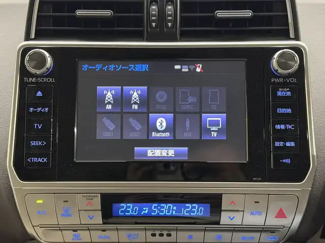 トヨタ ランドクルーザー プラド TX Lパッケージ 三重県 2019(平31)年 3.8万km ホワイトパールクリスタルシャイン ガソリン/パートタイム4WD/MTモード付フロア6AT/【OP】純正 8インチナビ /（AM/FM/CD/DVD/Blu-ray/SDREC/SD/USB/Bluetooth/AUX/TV）/バックカメラ/ドライブレコーダー 前方/ビルトイン ETC2.0/Toyota Safety Sense/・プリクラッシュセーフティ［PCS］/・レーンディパーチャーアラート［LDA］/・レーダークルコン/・オートハイビーム［AHB］/・【OP】クリアランスソナー＆バックソナー/・トラクションコントロールシステム/装備/・【OP】電動ムーンルーフ/・【OP】ルーフレール（ブラック）/・【OP】寒冷地仕様（補助ヒーター、リヤフォグ、ワイパーデアイサー、スターター&バッテリー容量UP、エアスパッツ、高濃度LLCなど）/・本革シート（ブラック）/・シートヒーター/ベンチレーション（D/N）/・パワーシート（D8way&ランバーサポート/N4way）/・オートライト/・LED ヘッドランプ＆フロントフォグランプ/・ヘッドライトウォッシャー/・ステアリングスイッチ/・雨滴感応式フロントワイパー/・【OP】純正19inAW/・プッシュスタート/・スマートキーx1/など