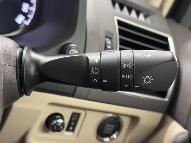 トヨタ ランドクルーザー プラド TX Lパッケージ 三重県 2019(平31)年 3.8万km ホワイトパールクリスタルシャイン ガソリン/パートタイム4WD/MTモード付フロア6AT/【OP】純正 8インチナビ /（AM/FM/CD/DVD/Blu-ray/SDREC/SD/USB/Bluetooth/AUX/TV）/バックカメラ/ドライブレコーダー 前方/ビルトイン ETC2.0/Toyota Safety Sense/・プリクラッシュセーフティ［PCS］/・レーンディパーチャーアラート［LDA］/・レーダークルコン/・オートハイビーム［AHB］/・【OP】クリアランスソナー＆バックソナー/・トラクションコントロールシステム/装備/・【OP】電動ムーンルーフ/・【OP】ルーフレール（ブラック）/・【OP】寒冷地仕様（補助ヒーター、リヤフォグ、ワイパーデアイサー、スターター&バッテリー容量UP、エアスパッツ、高濃度LLCなど）/・本革シート（ブラック）/・シートヒーター/ベンチレーション（D/N）/・パワーシート（D8way&ランバーサポート/N4way）/・オートライト/・LED ヘッドランプ＆フロントフォグランプ/・ヘッドライトウォッシャー/・ステアリングスイッチ/・雨滴感応式フロントワイパー/・【OP】純正19inAW/・プッシュスタート/・スマートキーx1/など