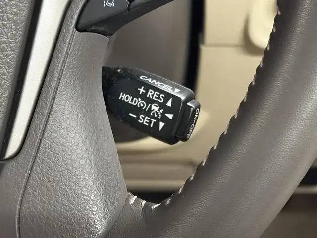 トヨタ ランドクルーザー プラド TX Lパッケージ 三重県 2019(平31)年 3.8万km ホワイトパールクリスタルシャイン ガソリン/パートタイム4WD/MTモード付フロア6AT/【OP】純正 8インチナビ /（AM/FM/CD/DVD/Blu-ray/SDREC/SD/USB/Bluetooth/AUX/TV）/バックカメラ/ドライブレコーダー 前方/ビルトイン ETC2.0/Toyota Safety Sense/・プリクラッシュセーフティ［PCS］/・レーンディパーチャーアラート［LDA］/・レーダークルコン/・オートハイビーム［AHB］/・【OP】クリアランスソナー＆バックソナー/・トラクションコントロールシステム/装備/・【OP】電動ムーンルーフ/・【OP】ルーフレール（ブラック）/・【OP】寒冷地仕様（補助ヒーター、リヤフォグ、ワイパーデアイサー、スターター&バッテリー容量UP、エアスパッツ、高濃度LLCなど）/・本革シート（ブラック）/・シートヒーター/ベンチレーション（D/N）/・パワーシート（D8way&ランバーサポート/N4way）/・オートライト/・LED ヘッドランプ＆フロントフォグランプ/・ヘッドライトウォッシャー/・ステアリングスイッチ/・雨滴感応式フロントワイパー/・【OP】純正19inAW/・プッシュスタート/・スマートキーx1/など