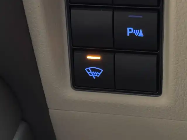 トヨタ ランドクルーザー プラド TX Lパッケージ 三重県 2019(平31)年 3.8万km ホワイトパールクリスタルシャイン ガソリン/パートタイム4WD/MTモード付フロア6AT/【OP】純正 8インチナビ /（AM/FM/CD/DVD/Blu-ray/SDREC/SD/USB/Bluetooth/AUX/TV）/バックカメラ/ドライブレコーダー 前方/ビルトイン ETC2.0/Toyota Safety Sense/・プリクラッシュセーフティ［PCS］/・レーンディパーチャーアラート［LDA］/・レーダークルコン/・オートハイビーム［AHB］/・【OP】クリアランスソナー＆バックソナー/・トラクションコントロールシステム/装備/・【OP】電動ムーンルーフ/・【OP】ルーフレール（ブラック）/・【OP】寒冷地仕様（補助ヒーター、リヤフォグ、ワイパーデアイサー、スターター&バッテリー容量UP、エアスパッツ、高濃度LLCなど）/・本革シート（ブラック）/・シートヒーター/ベンチレーション（D/N）/・パワーシート（D8way&ランバーサポート/N4way）/・オートライト/・LED ヘッドランプ＆フロントフォグランプ/・ヘッドライトウォッシャー/・ステアリングスイッチ/・雨滴感応式フロントワイパー/・【OP】純正19inAW/・プッシュスタート/・スマートキーx1/など