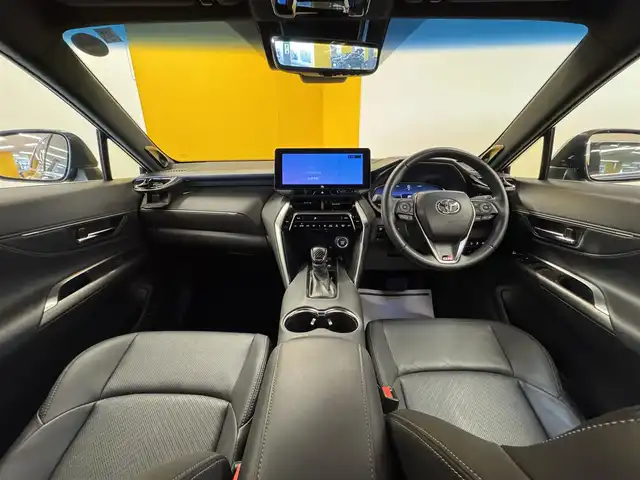 トヨタ ハリアー Z レザーパッケージ 群馬県 2023(令5)年 2.1万km プレシャスブラックパール トヨタセーフティセンス/プリクラッシュセーフティ/レーントレーシングアシスト/レーダークルーズコントロール/オートマチックハイビーム/ロードサインアシスト/発進遅れ告知機能/パーキングサポートブレーキ/ブラインドスポットモニター/純正12.3インチディスプレイオーディオ/JBLプレミアムサウンド/GRエアロ（フロント、リア）/GRマフラー/パノラミックビューモニター/レザーシート/シートベンチレーション/ステアリングヒーター/メモリー付きパワーシート/電動リアゲート/LEDヘッドライト/フォグランプ/ステアリングスイッチ/置くだけ充電/デジタルインナーミラー（ドラレコ付き）/ビルトインETC2.0/純正19インチAW