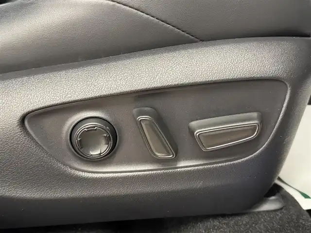 トヨタ ハリアー Z レザーパッケージ 群馬県 2023(令5)年 2.1万km プレシャスブラックパール トヨタセーフティセンス/プリクラッシュセーフティ/レーントレーシングアシスト/レーダークルーズコントロール/オートマチックハイビーム/ロードサインアシスト/発進遅れ告知機能/パーキングサポートブレーキ/ブラインドスポットモニター/純正12.3インチディスプレイオーディオ/JBLプレミアムサウンド/GRエアロ（フロント、リア）/GRマフラー/パノラミックビューモニター/レザーシート/シートベンチレーション/ステアリングヒーター/メモリー付きパワーシート/電動リアゲート/LEDヘッドライト/フォグランプ/ステアリングスイッチ/置くだけ充電/デジタルインナーミラー（ドラレコ付き）/ビルトインETC2.0/純正19インチAW