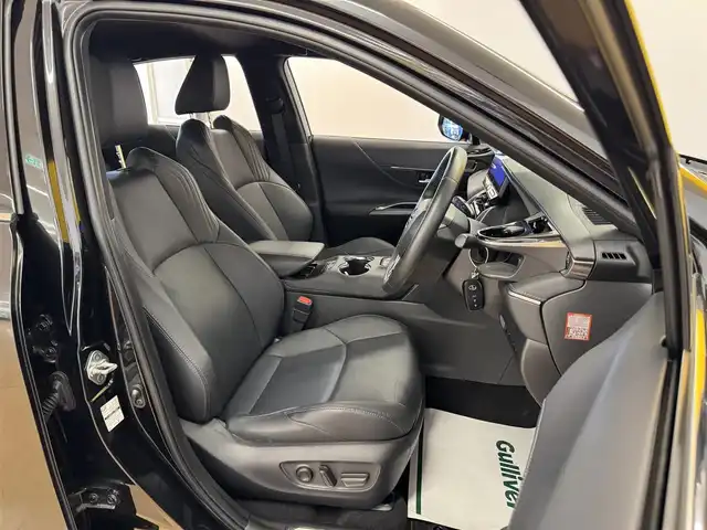 トヨタ ハリアー Z レザーパッケージ 群馬県 2023(令5)年 2.1万km プレシャスブラックパール トヨタセーフティセンス/プリクラッシュセーフティ/レーントレーシングアシスト/レーダークルーズコントロール/オートマチックハイビーム/ロードサインアシスト/発進遅れ告知機能/パーキングサポートブレーキ/ブラインドスポットモニター/純正12.3インチディスプレイオーディオ/JBLプレミアムサウンド/GRエアロ（フロント、リア）/GRマフラー/パノラミックビューモニター/レザーシート/シートベンチレーション/ステアリングヒーター/メモリー付きパワーシート/電動リアゲート/LEDヘッドライト/フォグランプ/ステアリングスイッチ/置くだけ充電/デジタルインナーミラー（ドラレコ付き）/ビルトインETC2.0/純正19インチAW