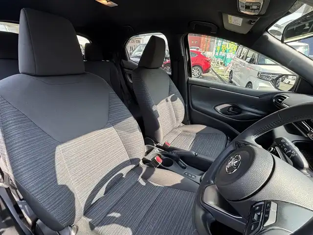トヨタ ヤリス ハイブリッド Z 熊本県 2022(令4)年 4.4万km ブラック ワンオーナー/純正ディスプレイオーディオ/【Bluetooth/USB】/全方位カメラ/バックカメラ/衝突被害軽減システム/レーダークルーズコントロール/レーンキープアシスト/車両接近通報装置/コーナーセンサー/前席シートヒーター/オートLEDライト/オートマチックハイビーム/ビルトインETC/横滑り防止装置/盗難防止装置/純正フロアマット/ダブル＋サイドエアバック/プッシュスタート/スマートキー/取扱説明書/保証書