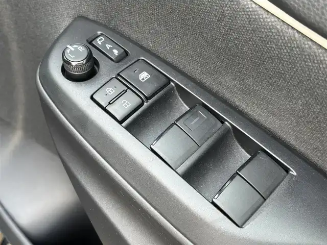 トヨタ ヤリス ハイブリッド Z 熊本県 2022(令4)年 4.4万km ブラック ワンオーナー/純正ディスプレイオーディオ/【Bluetooth/USB】/全方位カメラ/バックカメラ/衝突被害軽減システム/レーダークルーズコントロール/レーンキープアシスト/車両接近通報装置/コーナーセンサー/前席シートヒーター/オートLEDライト/オートマチックハイビーム/ビルトインETC/横滑り防止装置/盗難防止装置/純正フロアマット/ダブル＋サイドエアバック/プッシュスタート/スマートキー/取扱説明書/保証書