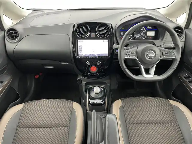 日産 ノート e－パワー メダリスト FOUR 富山県 2020(令2)年 2.6万km ブリリアントホワイトパール 4WD/1オーナー/アルパイン大型ナビ（CD DVD bluetooth）/フルセグTV（走行中可）/360度カメラ/前後コーナーセンサー/ETC/デジタルインナーミラー/ハーフレザー調シート/社外前後ドラレコ（コムテックZDR016）/社外14インチAW付きスタッドレスタイヤセット積込み/ACC/衝突軽減ブレーキ/レーンキープ/スマートキー＋プッシュスタート/HIDヘッドライト/フォグ/純正マット・バイザー/オートライト/DRIVE MODE切り換え（S、Eco）/保証書、取説/スペアキー