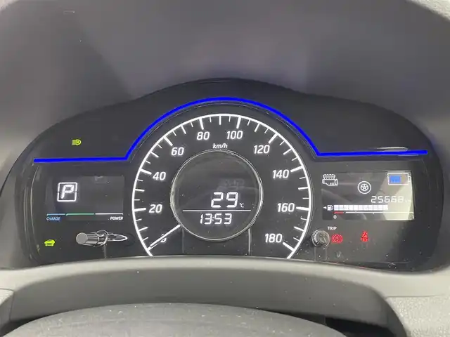 日産 ノート e－パワー メダリスト FOUR 富山県 2020(令2)年 2.6万km ブリリアントホワイトパール 4WD/1オーナー/アルパイン大型ナビ（CD DVD bluetooth）/フルセグTV（走行中可）/360度カメラ/前後コーナーセンサー/ETC/デジタルインナーミラー/ハーフレザー調シート/社外前後ドラレコ（コムテックZDR016）/社外14インチAW付きスタッドレスタイヤセット積込み/ACC/衝突軽減ブレーキ/レーンキープ/スマートキー＋プッシュスタート/HIDヘッドライト/フォグ/純正マット・バイザー/オートライト/DRIVE MODE切り換え（S、Eco）/保証書、取説/スペアキー