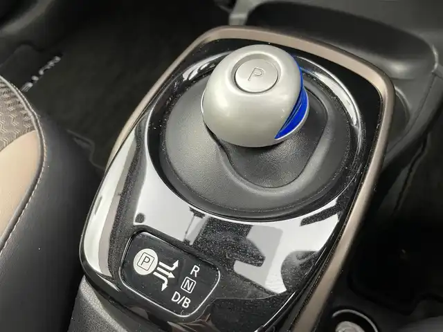 日産 ノート e－パワー メダリスト FOUR 富山県 2020(令2)年 2.6万km ブリリアントホワイトパール 4WD/1オーナー/アルパイン大型ナビ（CD DVD bluetooth）/フルセグTV（走行中可）/360度カメラ/前後コーナーセンサー/ETC/デジタルインナーミラー/ハーフレザー調シート/社外前後ドラレコ（コムテックZDR016）/社外14インチAW付きスタッドレスタイヤセット積込み/ACC/衝突軽減ブレーキ/レーンキープ/スマートキー＋プッシュスタート/HIDヘッドライト/フォグ/純正マット・バイザー/オートライト/DRIVE MODE切り換え（S、Eco）/保証書、取説/スペアキー