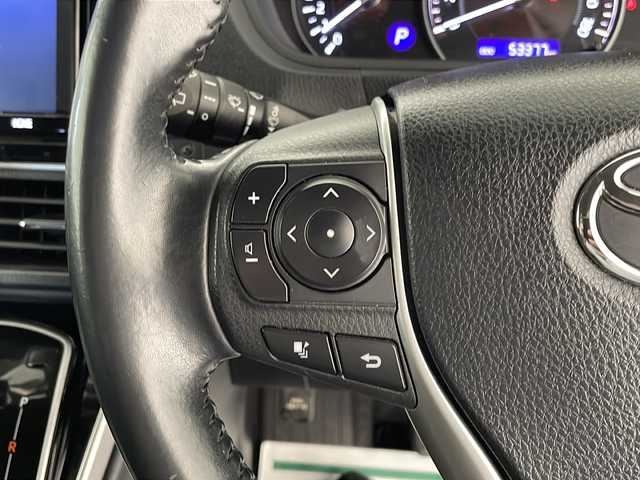 トヨタ エスクァイア Gi 宮城県 2019(平31)年 5.4万km ブラック Toyota Safety Sense 	/・プリクラッシュセーフティ	/・レーンディパーチャーアラート	/・オートマチックハイビーム/クルーズコントロール/純正9型ナビ/・BT.SD.CD.DVD/フルセグTV/バックカメラ/両側パワースライドドア	/レザーシート/前席シートヒーター/純正ドライブレコーダー（F）/ビルトインETC2.0/ウッドコンビステアリング	/ステアリングスイッチ/LEDヘッドライト/LEDフォグランプ/フロアマット/純正15inAW/ロールサンシェード/シートバックテーブル