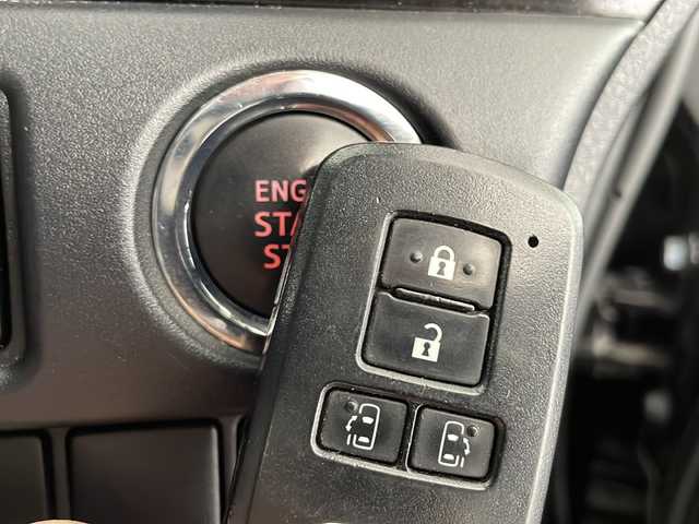 トヨタ エスクァイア Gi 宮城県 2019(平31)年 5.4万km ブラック Toyota Safety Sense 	/・プリクラッシュセーフティ	/・レーンディパーチャーアラート	/・オートマチックハイビーム/クルーズコントロール/純正9型ナビ/・BT.SD.CD.DVD/フルセグTV/バックカメラ/両側パワースライドドア	/レザーシート/前席シートヒーター/純正ドライブレコーダー（F）/ビルトインETC2.0/ウッドコンビステアリング	/ステアリングスイッチ/LEDヘッドライト/LEDフォグランプ/フロアマット/純正15inAW/ロールサンシェード/シートバックテーブル