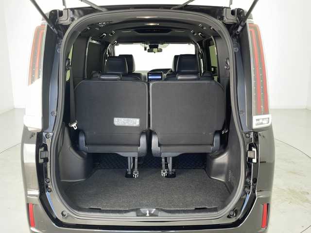 トヨタ エスクァイア Gi 宮城県 2019(平31)年 5.4万km ブラック Toyota Safety Sense 	/・プリクラッシュセーフティ	/・レーンディパーチャーアラート	/・オートマチックハイビーム/クルーズコントロール/純正9型ナビ/・BT.SD.CD.DVD/フルセグTV/バックカメラ/両側パワースライドドア	/レザーシート/前席シートヒーター/純正ドライブレコーダー（F）/ビルトインETC2.0/ウッドコンビステアリング	/ステアリングスイッチ/LEDヘッドライト/LEDフォグランプ/フロアマット/純正15inAW/ロールサンシェード/シートバックテーブル