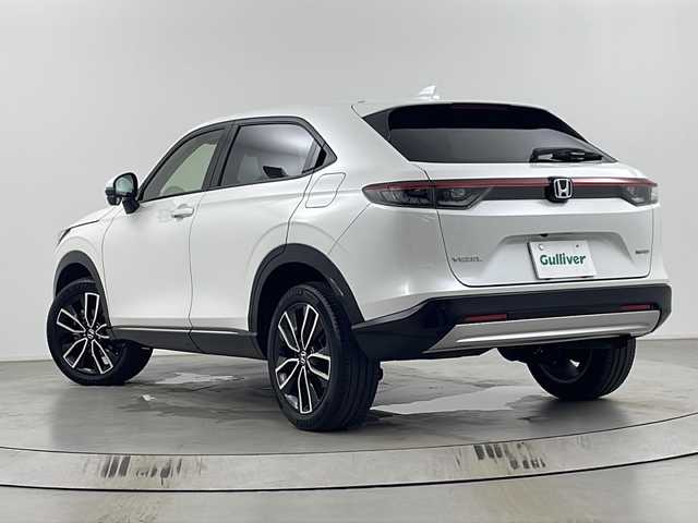 ホンダ ヴェゼル ハイブリッド e:HEV Z 埼玉県 2021(令3)年 3万km プラチナホワイトパール Ｈｏｎｄａ　ＳＥＮＳＩＮＧ　/純正ナビ/（FM/AM/BT/TV/USB/スマホ連携）/コーナーセンサー　/ブラインドスポットモニター　/ビルトインＥＴＣ２．０　/ワイヤレス充電器　/ヒーデットミラー　/前席シートヒーター　/ハーフレザーシート/ハンドルヒーター　/革巻きハンドル/全方位カメラ/電動リアゲート/ウインカーミラー/プッシュスタート/スマートキー×2