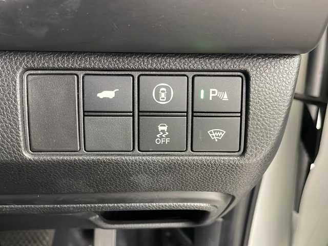 ホンダ ヴェゼル ハイブリッド e:HEV Z 埼玉県 2021(令3)年 3万km プラチナホワイトパール Ｈｏｎｄａ　ＳＥＮＳＩＮＧ　/純正ナビ/（FM/AM/BT/TV/USB/スマホ連携）/コーナーセンサー　/ブラインドスポットモニター　/ビルトインＥＴＣ２．０　/ワイヤレス充電器　/ヒーデットミラー　/前席シートヒーター　/ハーフレザーシート/ハンドルヒーター　/革巻きハンドル/全方位カメラ/電動リアゲート/ウインカーミラー/プッシュスタート/スマートキー×2