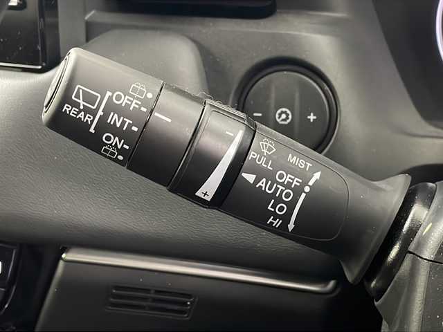 ホンダ ヴェゼル ハイブリッド e:HEV Z 埼玉県 2021(令3)年 3万km プラチナホワイトパール Ｈｏｎｄａ　ＳＥＮＳＩＮＧ　/純正ナビ/（FM/AM/BT/TV/USB/スマホ連携）/コーナーセンサー　/ブラインドスポットモニター　/ビルトインＥＴＣ２．０　/ワイヤレス充電器　/ヒーデットミラー　/前席シートヒーター　/ハーフレザーシート/ハンドルヒーター　/革巻きハンドル/全方位カメラ/電動リアゲート/ウインカーミラー/プッシュスタート/スマートキー×2