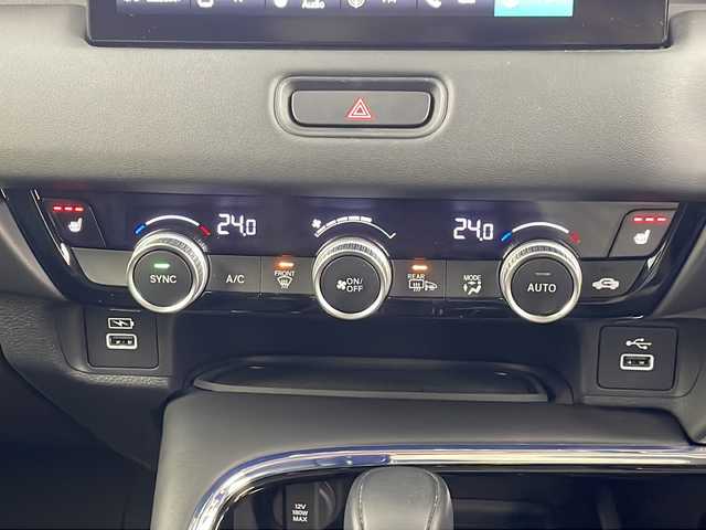 ホンダ ヴェゼル ハイブリッド e:HEV Z 埼玉県 2021(令3)年 3万km プラチナホワイトパール Ｈｏｎｄａ　ＳＥＮＳＩＮＧ　/純正ナビ/（FM/AM/BT/TV/USB/スマホ連携）/コーナーセンサー　/ブラインドスポットモニター　/ビルトインＥＴＣ２．０　/ワイヤレス充電器　/ヒーデットミラー　/前席シートヒーター　/ハーフレザーシート/ハンドルヒーター　/革巻きハンドル/全方位カメラ/電動リアゲート/ウインカーミラー/プッシュスタート/スマートキー×2