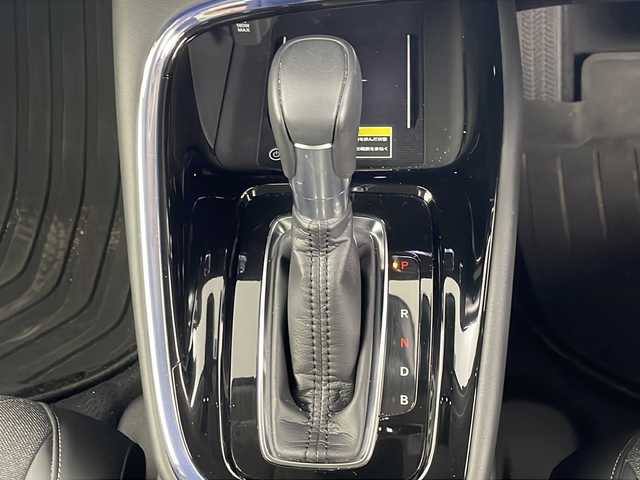ホンダ ヴェゼル ハイブリッド e:HEV Z 埼玉県 2021(令3)年 3万km プラチナホワイトパール Ｈｏｎｄａ　ＳＥＮＳＩＮＧ　/純正ナビ/（FM/AM/BT/TV/USB/スマホ連携）/コーナーセンサー　/ブラインドスポットモニター　/ビルトインＥＴＣ２．０　/ワイヤレス充電器　/ヒーデットミラー　/前席シートヒーター　/ハーフレザーシート/ハンドルヒーター　/革巻きハンドル/全方位カメラ/電動リアゲート/ウインカーミラー/プッシュスタート/スマートキー×2