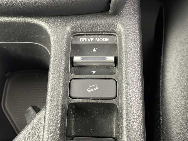 ホンダ ヴェゼル ハイブリッド e:HEV Z 埼玉県 2021(令3)年 3万km プラチナホワイトパール Ｈｏｎｄａ　ＳＥＮＳＩＮＧ　/純正ナビ/（FM/AM/BT/TV/USB/スマホ連携）/コーナーセンサー　/ブラインドスポットモニター　/ビルトインＥＴＣ２．０　/ワイヤレス充電器　/ヒーデットミラー　/前席シートヒーター　/ハーフレザーシート/ハンドルヒーター　/革巻きハンドル/全方位カメラ/電動リアゲート/ウインカーミラー/プッシュスタート/スマートキー×2