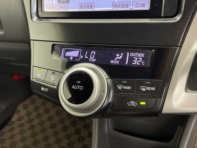トヨタ プリウス α S 鹿児島県 2012(平24)年 12.9万km ブラック 純正ナビ/（AM/FM/Bluetooth）/オートライト/ステアリングリモコン/スマートキー/ETC/電格ミラー/ヘッドライトウォッシャー/フロアマット/純正ドアバイザー/横滑り防止装置