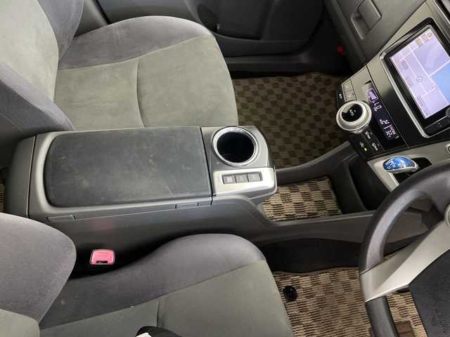 トヨタ プリウス α S 鹿児島県 2012(平24)年 12.9万km ブラック 純正ナビ/（AM/FM/Bluetooth）/オートライト/ステアリングリモコン/スマートキー/ETC/電格ミラー/ヘッドライトウォッシャー/フロアマット/純正ドアバイザー/横滑り防止装置