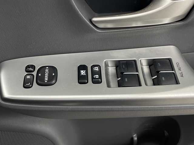 トヨタ プリウス α S 鹿児島県 2012(平24)年 12.9万km ブラック 純正ナビ/（AM/FM/Bluetooth）/オートライト/ステアリングリモコン/スマートキー/ETC/電格ミラー/ヘッドライトウォッシャー/フロアマット/純正ドアバイザー/横滑り防止装置