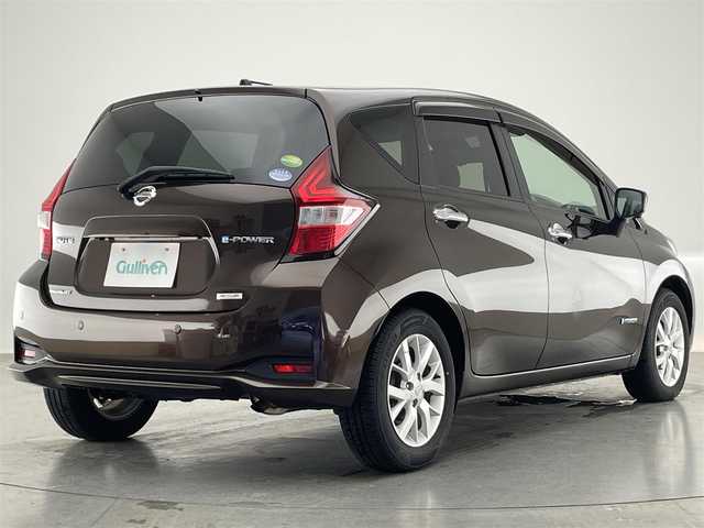 日産 ノート e－パワー メダリスト 愛知県 2018(平30)年 4.7万km インペリアルアンバーP 純正ナビ　フルセグＴＶ　Ｂｌｕｅｔｏｏｔｈ　全方位カメラ　デジタルインナーミラー　ＥＴＣ　ＬＥＤオートライト　エマージェンシーブレーキ　衝突軽減装置　レーダークルーズ　車線逸脱　フォグランプ　禁煙車