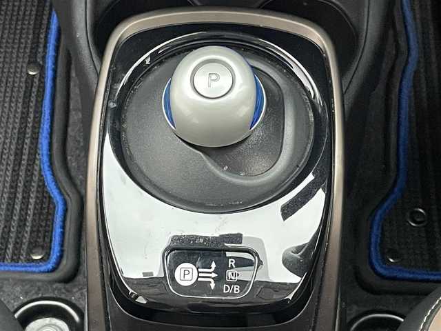 日産 ノート e－パワー メダリスト 愛知県 2018(平30)年 4.7万km インペリアルアンバーP 純正ナビ　フルセグＴＶ　Ｂｌｕｅｔｏｏｔｈ　全方位カメラ　デジタルインナーミラー　ＥＴＣ　ＬＥＤオートライト　エマージェンシーブレーキ　衝突軽減装置　レーダークルーズ　車線逸脱　フォグランプ　禁煙車
