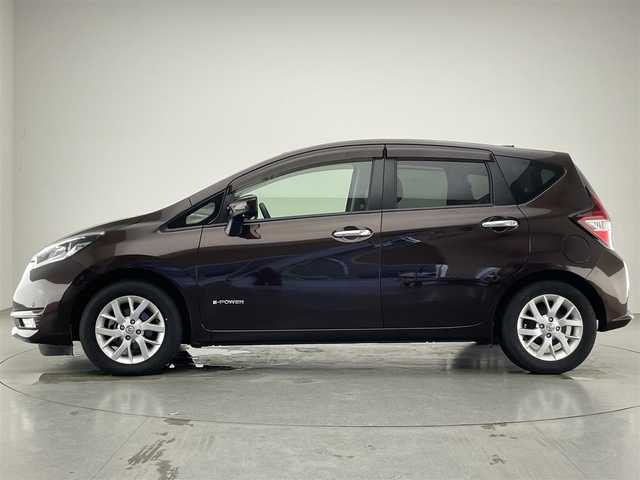 日産 ノート e－パワー メダリスト 愛知県 2018(平30)年 4.7万km インペリアルアンバーP 純正ナビ　フルセグＴＶ　Ｂｌｕｅｔｏｏｔｈ　全方位カメラ　デジタルインナーミラー　ＥＴＣ　ＬＥＤオートライト　エマージェンシーブレーキ　衝突軽減装置　レーダークルーズ　車線逸脱　フォグランプ　禁煙車