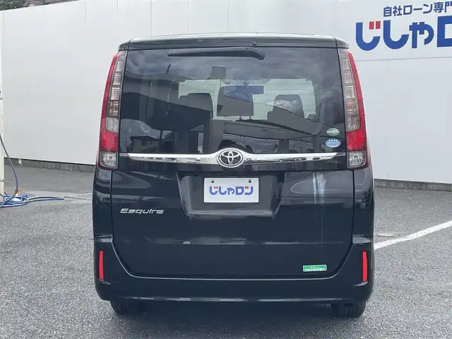 トヨタ エスクァイア Xi 埼玉県 2015(平27)年 12.3万km ブラック (株)IDOMが運営する【じしゃロン鳩ヶ谷店】の自社ローン専用車両になりますこちらは現金またはオートローンご利用時の価格です。自社ローンご希望の方は別途その旨お申付け下さい/登録時122204km/左側パワースライドドア/社外SDナビ（KENWOOD MDV-L502W）/　・AM/FM/CD/DVD/MSV(SD)/BT/フルセグTV/バックカメラ/社外フリップダウンモニター（EONON　L0122)/ETC/社外ミラーレーダー（COMTEC　ZERO502M）/LEDヘッドライト/　・オートライト/フォグランプ/革巻ステアリング/革巻シフトノブ/キーレスエントリー/電動格納機能付きウインカーミラー/純正15インチAW