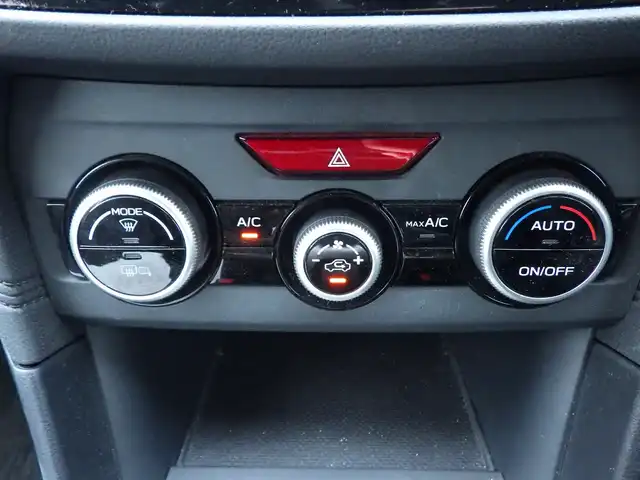 スバル インプレッサ スポーツ 1．6i－Lアイサイト 千葉県 2017(平29)年 3.5万km クリスタルホワイトP アイサイト/スバルリヤビークルディテクション/レーダークルーズコントロール/社外メモリーナビ/地デジTV/【DVD/CD再生機能　Bluetooth接続】/バックカメラ/ドライブレコーダー/革巻きステアリング/パドルシフト/ETC/LEDヘッドライト/フォグライト/純正16インチアルミホイル/サイド/カーテンエアバッグ/キーレスアクセス