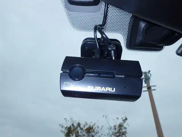 スバル インプレッサ スポーツ 1．6i－Lアイサイト 千葉県 2017(平29)年 3.5万km クリスタルホワイトP アイサイト/スバルリヤビークルディテクション/レーダークルーズコントロール/社外メモリーナビ/地デジTV/【DVD/CD再生機能　Bluetooth接続】/バックカメラ/ドライブレコーダー/革巻きステアリング/パドルシフト/ETC/LEDヘッドライト/フォグライト/純正16インチアルミホイル/サイド/カーテンエアバッグ/キーレスアクセス