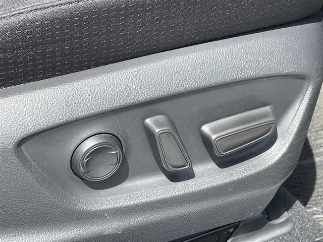 トヨタ プリウス A 福岡県 2020(令2)年 3.1万km スーパーホワイトⅡ 純正ナビ（ＮＳＺＴ－Ｗ６８Ｔ）/フルセグTV/CD/DVD/BT/SD/バックカメラ/PCS/ＬＤＡ/クリアランスソナー/ＰＫＳＢ/ＢＳＭ/レーダークルーズコントロール/ビルトインETC2.0/パーキングアシスト/ＨＵＤ/D席パワーシート/LEDオートライト/フォグランプ/スマートキー/プッシュスタート
