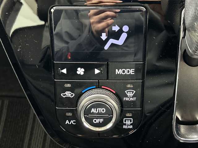 ダイハツ キャスト スポーツ SAⅡ 愛知県 2015(平27)年 3.6万km ブラックマイカメタリック 純正ナビ/・Ｂｌｕｅｔｏｏｔｈ/・ＤＶＤ/・SD音楽録音/バックカメラ/運転席シートヒーター/前方ドラレコ/ＥＴＣ/衝突軽減/レーンキープアシスト/オートハイビーム/ＭＯＭＯステアリング/フォグランプ