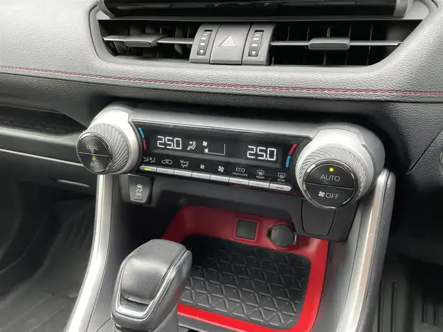 トヨタ ＲＡＶ４ アドベンチャー オフロードPKG 岩手県 2021(令3)年 2.6万km アティチュードブラックマイカ 4WD/プリクラッシュセーフティー/社外SDナビ/フルセグTV/BT/DVD/バックカメラ/レーダークルーズコントロール/純正LEDヘッドライト/純正フォグランプ/バックフォグランプ/オートハイビーム/黒レザーシート/前後カメラドライブレコーダー/スマートキー/ETC/保証書/取扱説明書