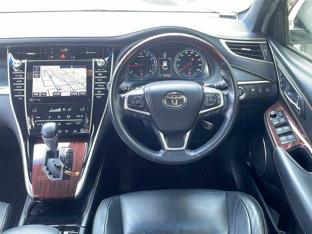 トヨタ ハリアー プレミアム アドバンスドP 道央・札幌 2014(平26)年 8.8万km ホワイトパールクリスタルシャイン ４ＷＤ/ＪＢＬ/純正ナビ/【ＣＤ／ＤＶＤ／ＢＤ／ＢＴ／ＵＳＢ／ＡＵＸ／ＳＤ】/フルセグＴＶ【走行中視聴可】/バックカメラ/パノラミックビューモニター/ＬＥＤ/フォグランプ/オートライト/オートハイビーム/ウィンカーミラー/レインセンサー/ウッドコンビステアリング/ステアリングスイッチ/レーダークルーズコントロール/ＭＴモード付きＡＴ/前席パワーシート/前席シートヒーター/運転席シートメモリ/置くだけ充電/パワーバックドア/横滑り防止装置/アイドリングストップ/コーナーセンサー/プッシュスタート/スマートキー×２/社外エンジンスターター/純正ＡＷ付夏タイヤ積み込み/ニーエアバッグ/取扱説明書/保証書