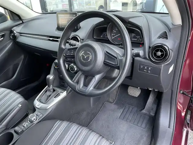 マツダ マツダ２ 15S スマートエディション 千葉県 2020(令2)年 1.4万km ディープクリムゾンマイカ 純正SDナビ/(フルセグTV/BT/CD/DVD/AM/FM)/全周囲カメラ/ブラインドスポットモニター/衝突被害軽減システム/車線逸脱警報/横滑り防止装置/ETC/アイドリングストップ/LEDヘッドライト/オートライト/ウィンカーミラー/電動格納ミラー/シートリフター/プッシュスタート/スマートキー/フロアマット/スペアキー/取扱説明書/保証書